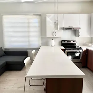  Holiday home Brand New Modern Laneway House
